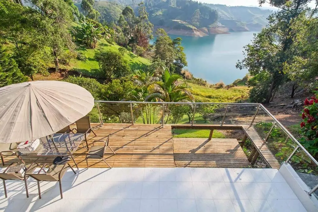 Finca Guatape, Vista La Represa Medellín